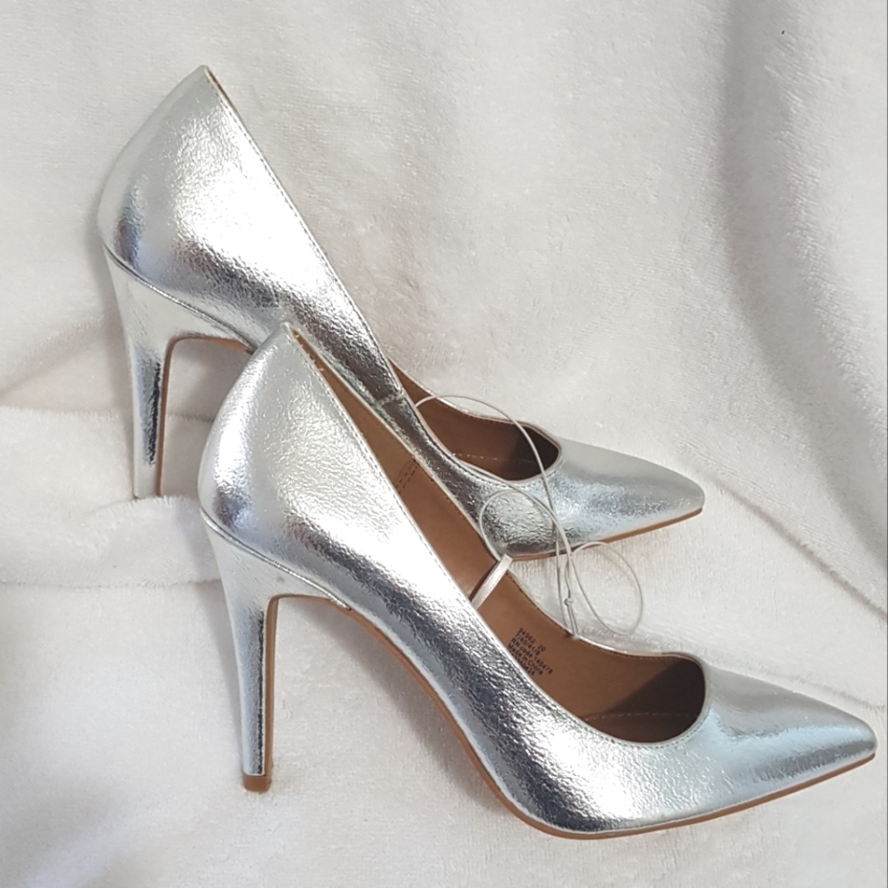 NEW Silver heels pumps shoes BNWT